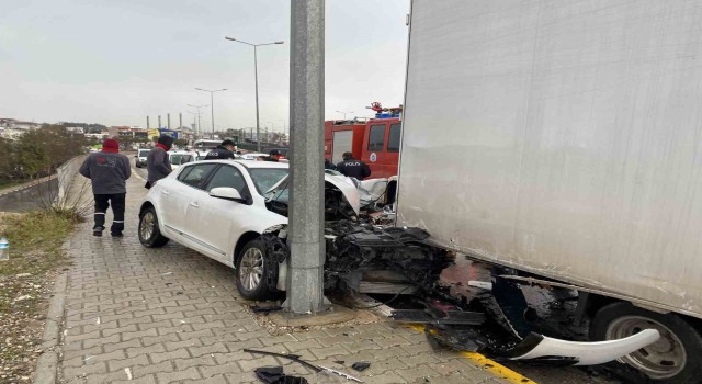 Önce kaldırıma ardından park halindeki araca arkadan çarptı
