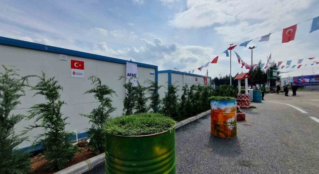 Onikişubat Yaşam Merkezini geri dönüşüm malzemeleri süsledi