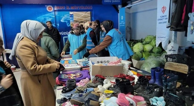 Orduda depremzedeler için iyilik çarşısı açıldı