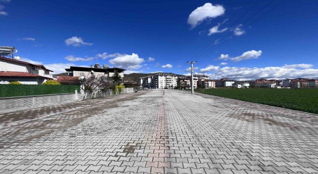 Ortacada okullar bölgesinde parke kaplama tamamlandı