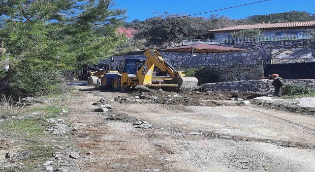 Ortacanın kırsal mahallelerinde yol bakım ve onarım çalışması