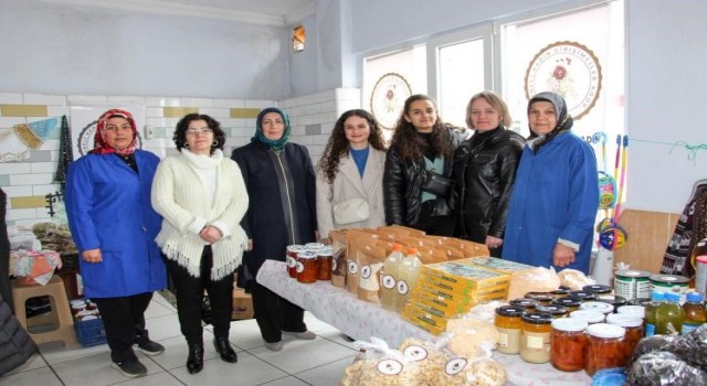 Osmanelinde depremzede aileler yararına hayır çarşısı kuruldu