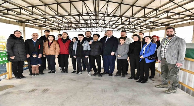 Osmangazide en çevreci muhtar ve öğrencilere plaket