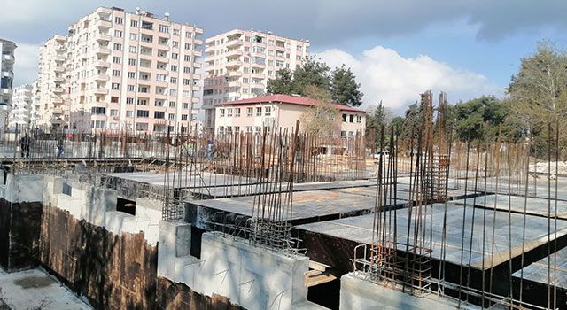 Osmaniye'de Atatürk Ortaokulu inşaatı yapım işi devam ediyor
