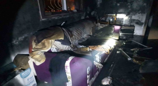 Osmaniye'de bir ev yanarak kullanılamaz hale geldi