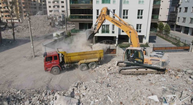 Osmaniyede enkaz kaldırma çalışmaları dron ile görüntülendi
