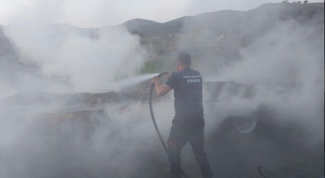 Osmaniye'de İş makinesi taşıyan tır seyir halindeyken yandı