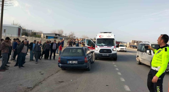 Osmaniyede kamyonet otomobile çarptı