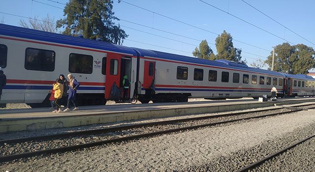 Osmaniye'de Tren vagonları depremzedelerin barınağı oldu