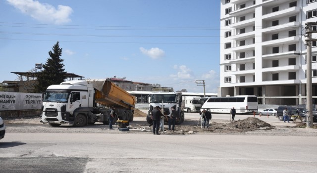 Osmaniyede yol genişletme ve kavşak yapımına başladı