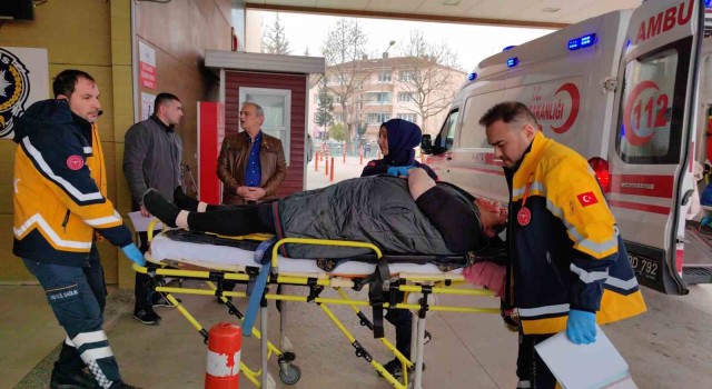 Otomobil bariyerlere çarptı: 2 yaralı