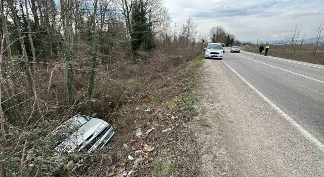 Otomobil şarampole uçtu: 1 yaralı