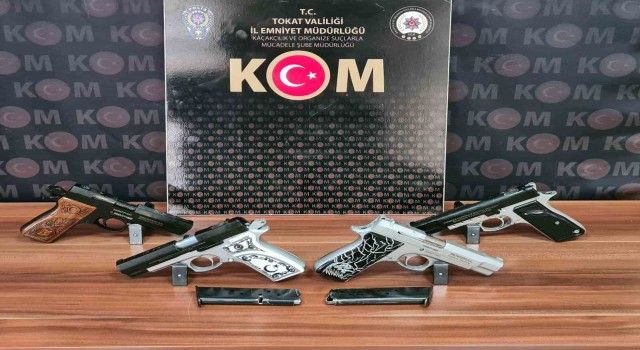 Otomobil stepnesinde tabanca ele geçirildi