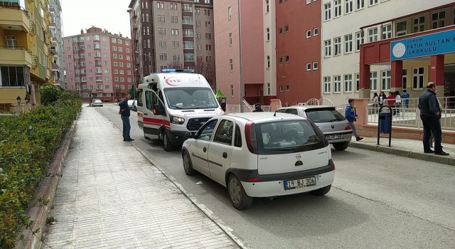 Otomobilin çarptığı öğrenci yaralandı