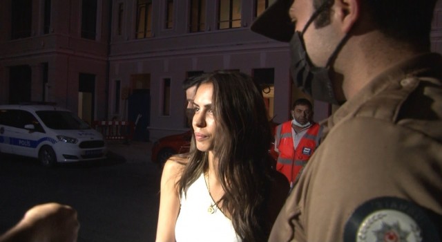 Oyuncu Ayşegül Çınarın yargılandığı davada karar