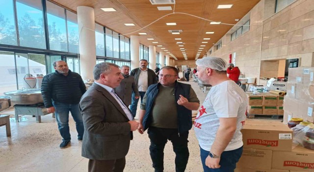Özdemir: “Bu büyük felaketten dayanışmamızı büyüterek çıkacağız”