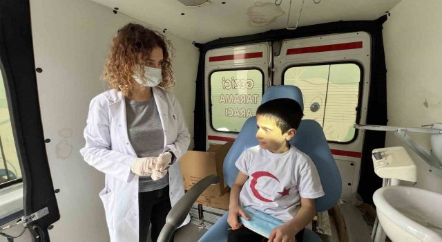 (ÖZEL) Ağız ve Diş Sağlığı Gezici Tarama Aracı yurtta kalan depremzedelere hizmet veriyor
