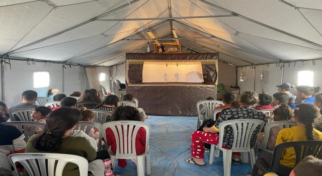 (Özel) Çadır kentin çocukları Karagöz ve Hacivatla eğlendi