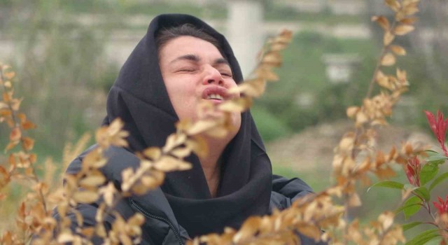 (Özel) Depremde evladını kaybeden acılı anne, oğlunun kırkında mezarı başında feryat etti