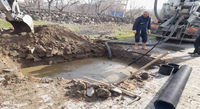 Özel İdare ekiplerinin köylerde ki çalışmaları devam ediyor