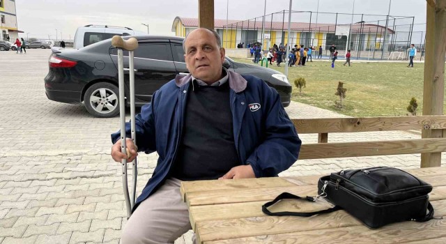 (ÖZEL) Koltuk değneği ile enkaz altında kalmaktan son anda kurtuldu