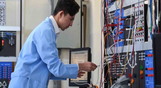 Özel mesleki ve teknik Anadolu lisesi öğrencilerine verilen destek tutarları artırıldı