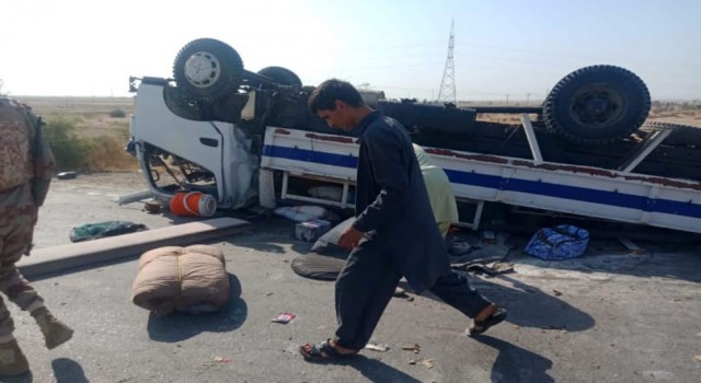 Pakistanda polis aracına bombalı saldırı: 9 ölü, 9 yaralı