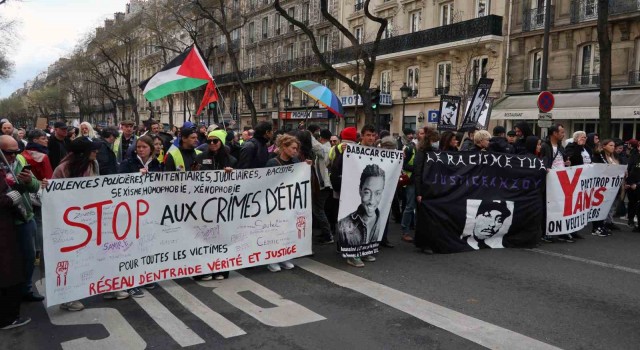 Pariste polis şiddetine karşı protesto