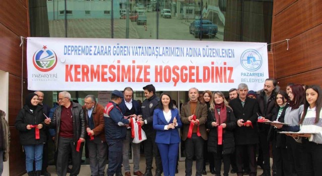 Pazaryerinde depremzedeler için hayır çarşısı kuruldu