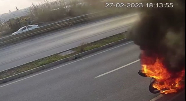 Plakasını söktüğü motosikletini yakıp gitti