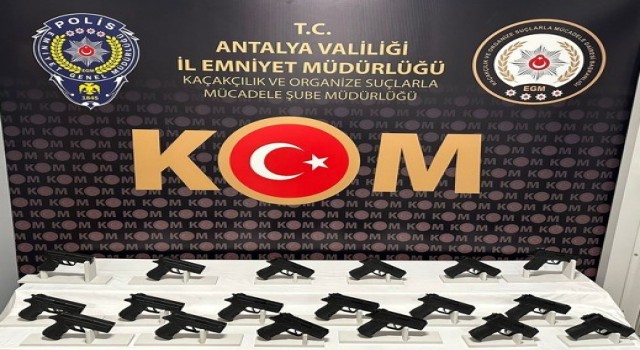 Polisin durdurduğu araçtan uyuşturucu madde ve ruhsatsız silahlar çıktı