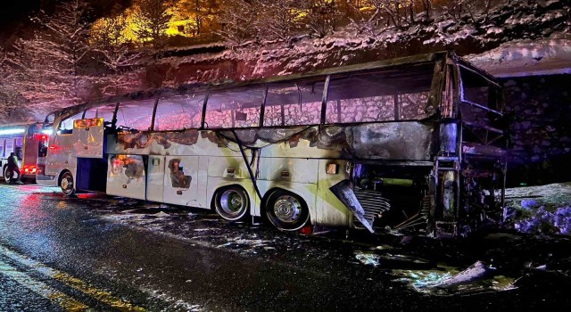 Polisleri taşıyan otobüs Zigana Dağında alev aldı