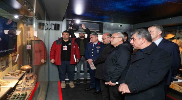 Protokol, Çanakkale Savaşları Mobil Müzesi Tırını ziyaret etti