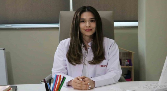 Psikolog Bilginturan: Çocuğu teşvik ederek okula çekebiliriz