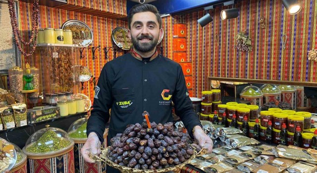 Ramazanın vazgeçilmez lezzeti hurma 250 TLden satılıyor