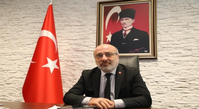 Rektör Karamustafa: “İstiklal Marşının her kıtası geleceğe güvenle bakmamız gereken manalar içermektedir”