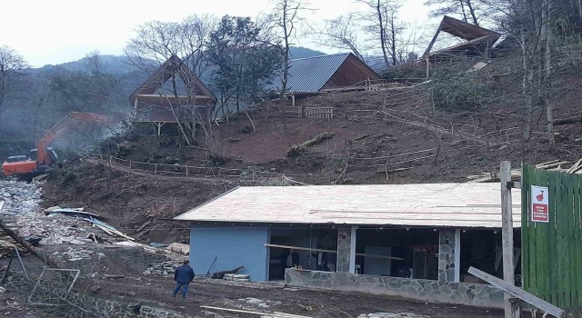 Rizede ruhsatsız 1 restoran ve 11 bungalov yıkıldı