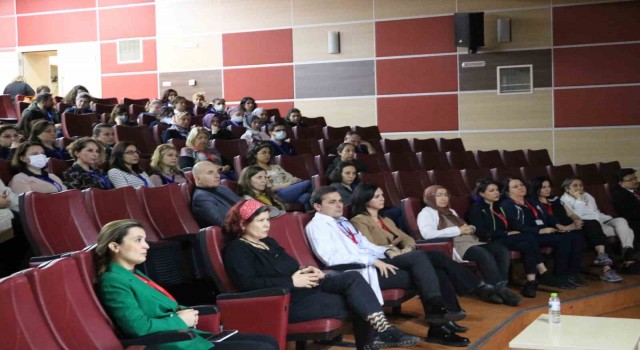 Sağlık çalışanlarına depremzedelere yaklaşımda psikoloji eğitimi