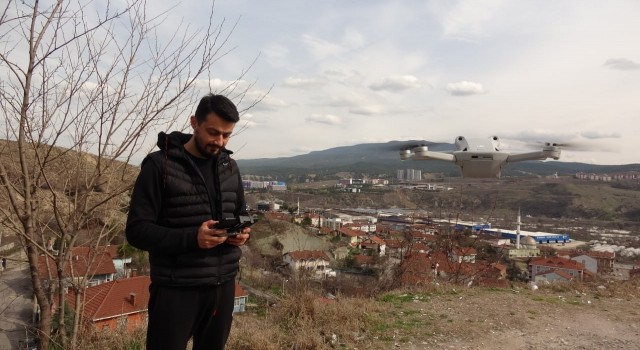 Şahin drona saldırdı