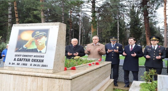Sakaryada eller Çanakkale şehitleri için semaya açıldı