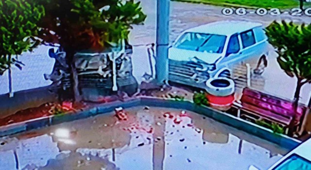 Samsunda iki aracın karıştığı kaza kamerada: 1i ağır 2 yaralı
