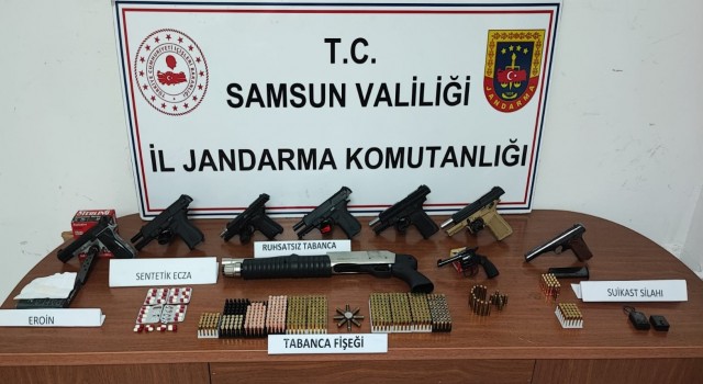 Samsunda suikast silahının da bulunduğu çok sayıda silah ele geçirildi
