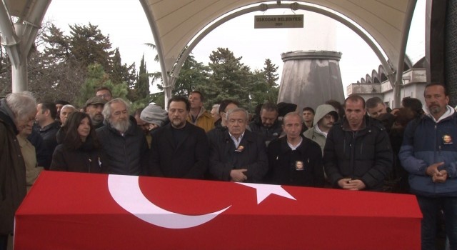 Sanatçı Köksal Engür Üsküdarda son yolculuğuna uğurlandı