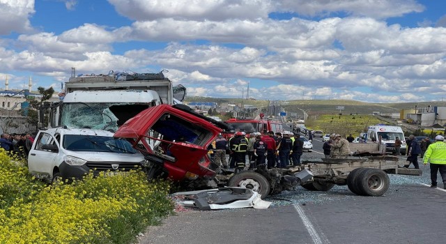 Şanlıurfada feci kaza: 2 ölü, 4 yaralı