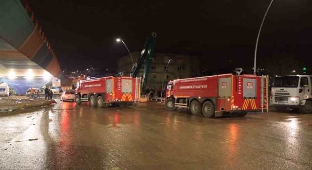 Şanlıurfanın cadde ve sokakları balçıktan arındırıyor