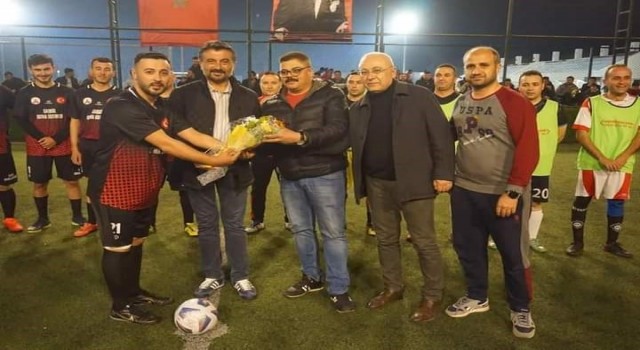 Sarıgölde depremzedelerin yararına halı saha turnuvası