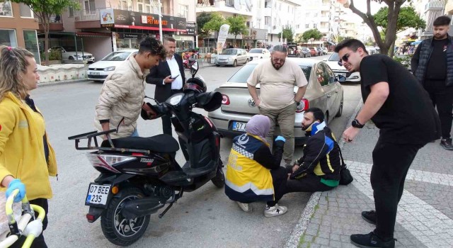 Scooter ile motosiklet çarpıştı: Motosikletteki 2 kişi yaralandı