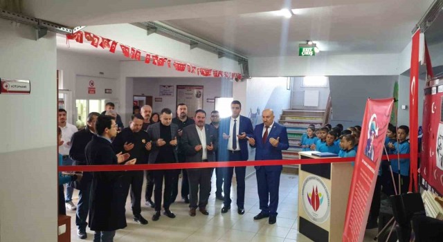 Şehidin fotoğraf sergisi adının verildiği okulda açıldı