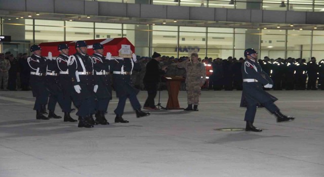 Şehit Adalıoğlunun naaşı Kahramanmaraştan Ankaraya uğurlandı
