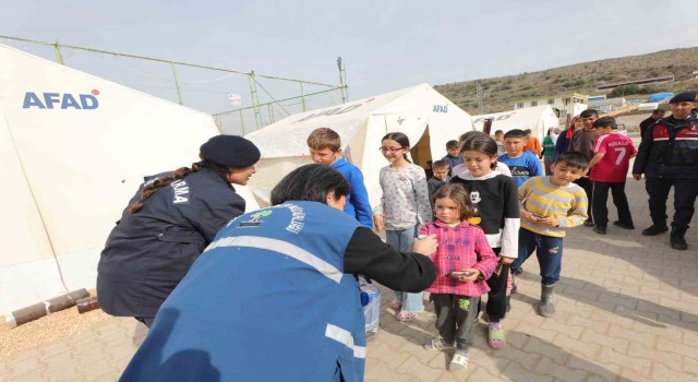 Şehitkamilde depremzedelerin ihtiyaçları karşılanıyor